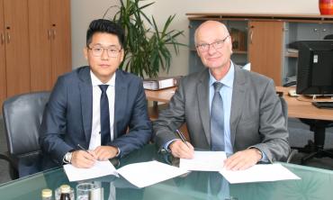 (c) ifak; v.l.n.r.: Mr Weidong Zhang, Prof. Ulrich Jumar