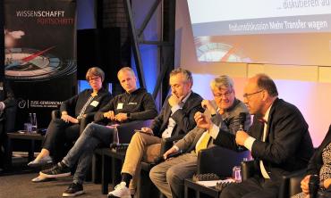 Zuse-Podiumsdiskussion_Transfer_wagen