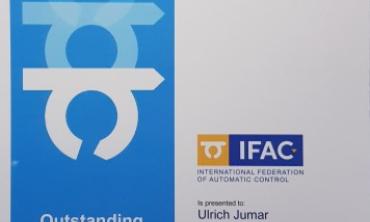 Auszeichung von Institutsleiter Prof. Ulrich Jumar auf dem IFAC Weltkongress