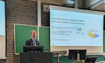 Dr. Manfred Schütze gives his presentation at the UDM