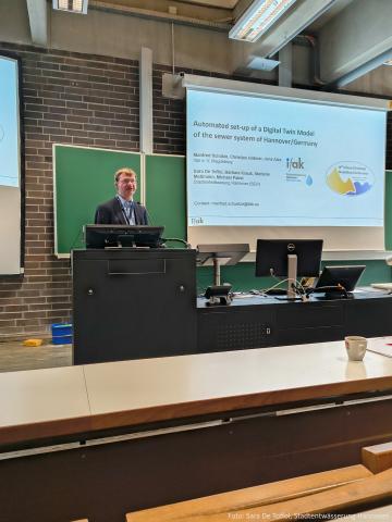 Dr. Manfred Schütze gives his presentation at the UDM