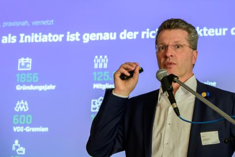 Prof. Dr.-Ing. Lutz Eckstein, VDI-Präsident, bei seinem Festvortrag